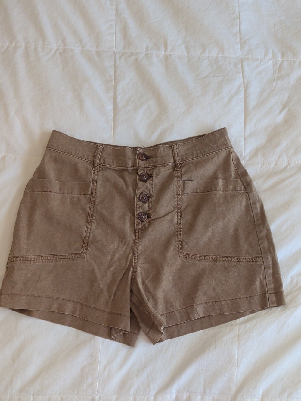 Evereve Mid-Rise Button-Front Shorts in Brown